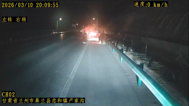 深夜救援：德邦司机焦志尚“火中逆行”